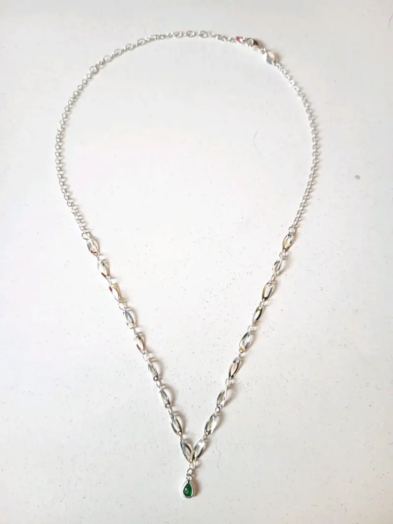 Collar de plata con colgante verde - 2