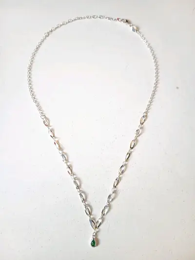 Collar de plata con colgante verde - miniatura 2