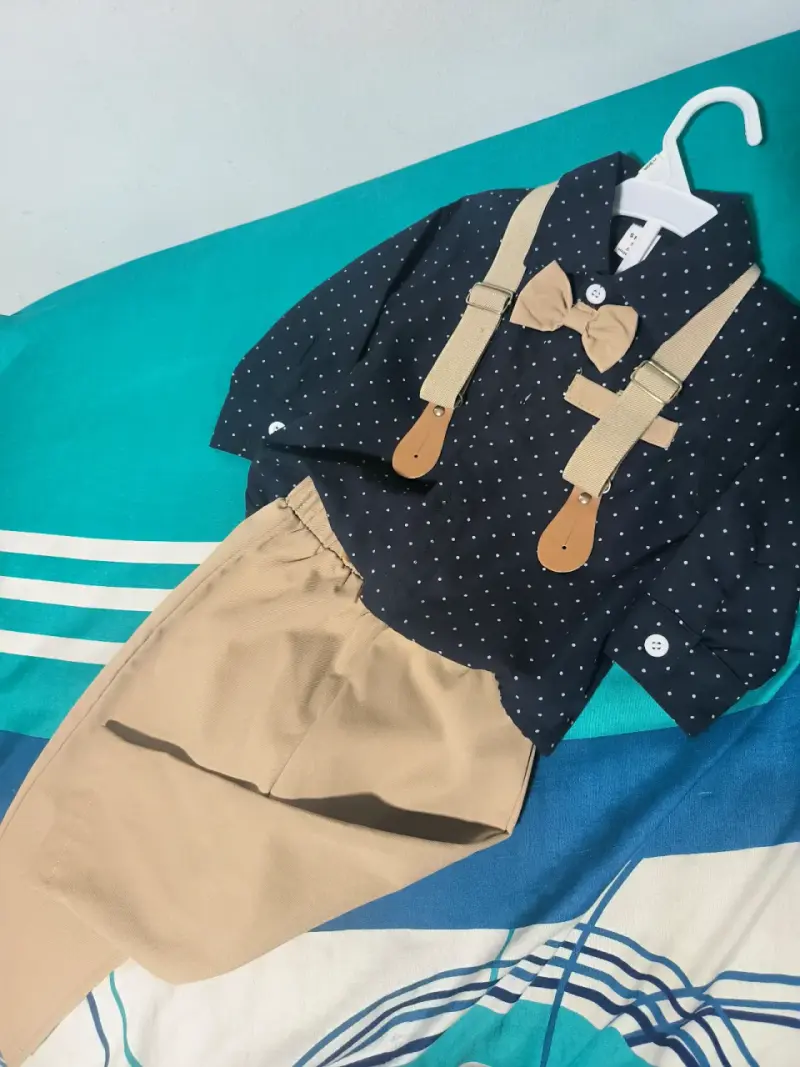 Conjunto infantil con tirantes, zapatillas de niño