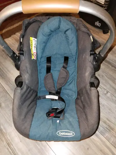 Silla de auto para bebé azul - miniatura 2