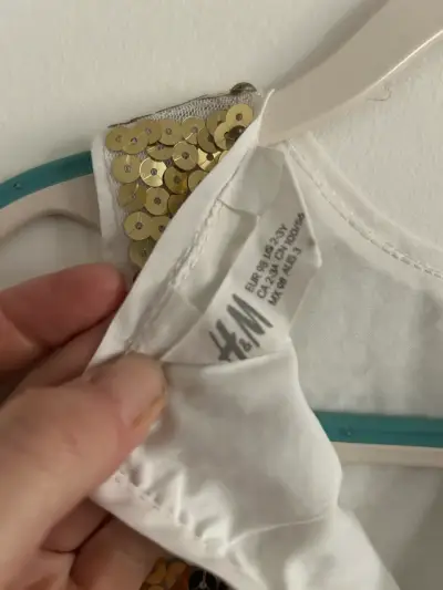 Vestido dorado con lentejuelas 2-3 años - miniatura 3