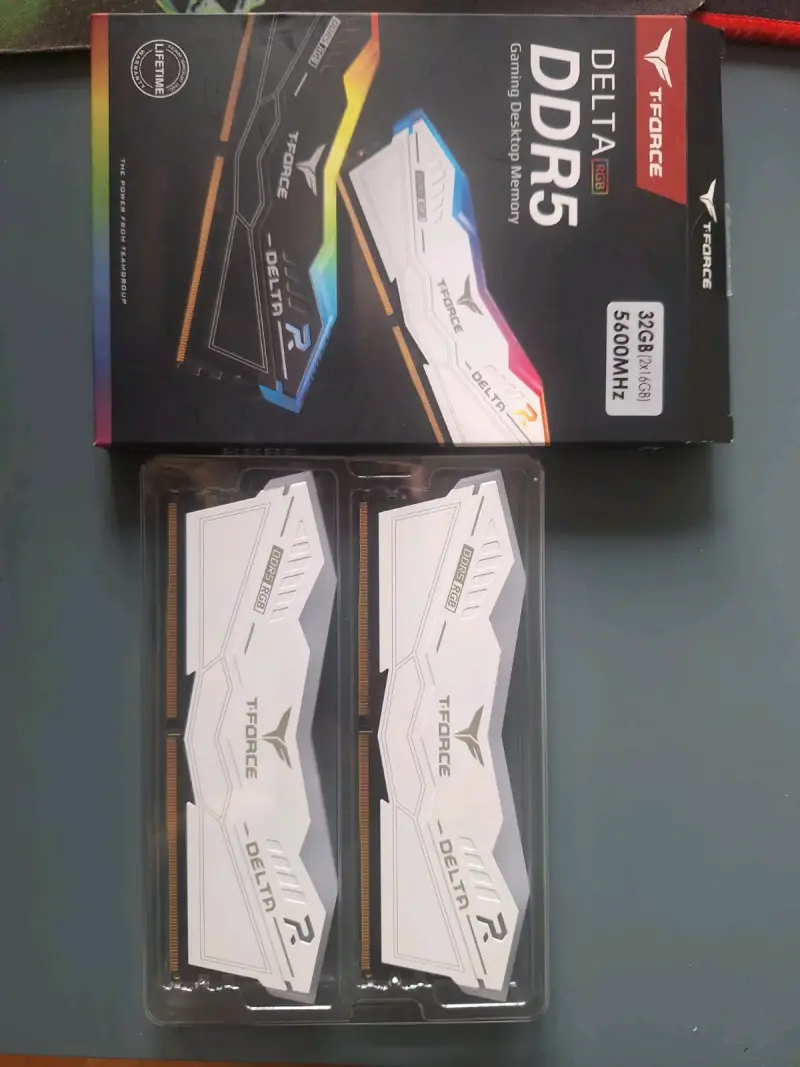 Memoria RAM DDR5 T-Force Delta 32GB (2x16)