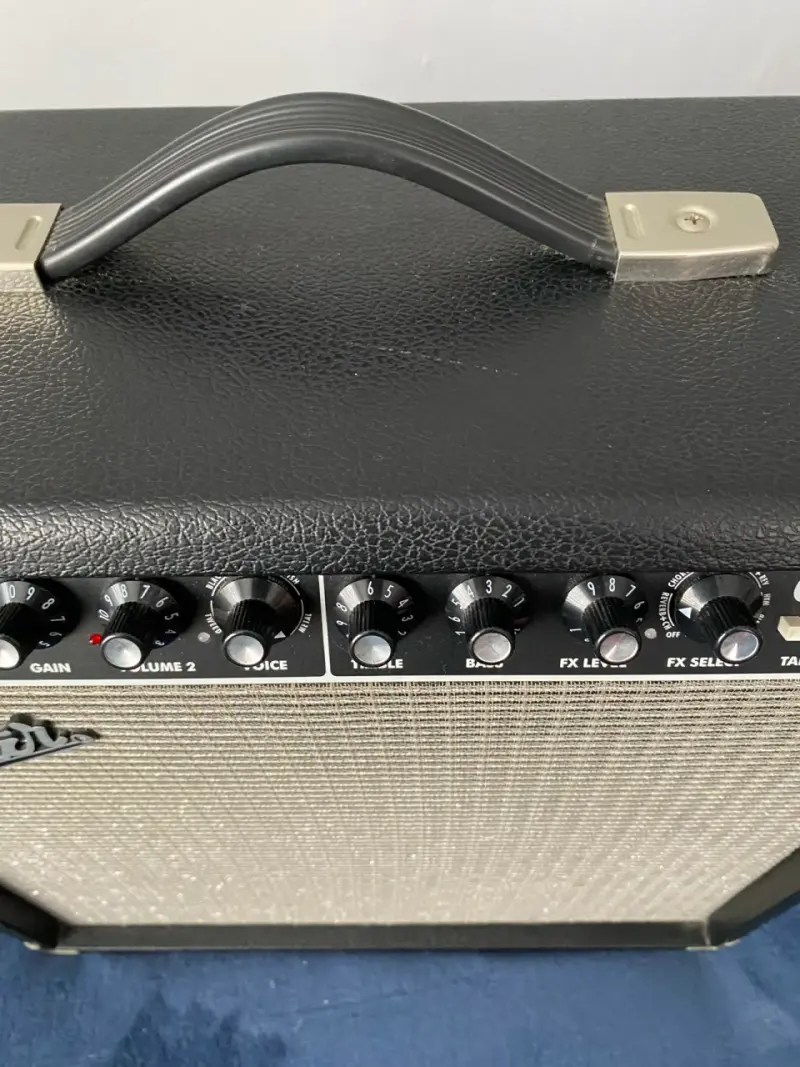 Amplificador Fender Champion 40 - 3