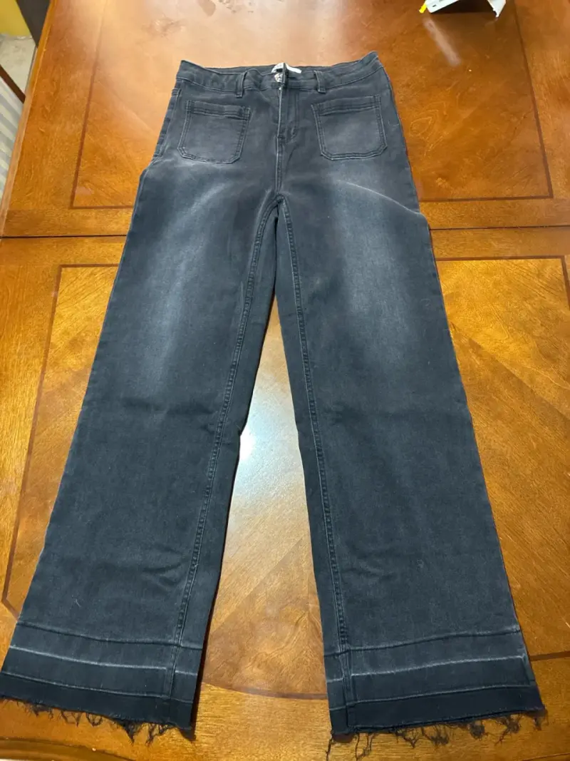 Jeans negros niña estilo desgastado
