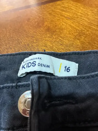 Jeans negros niña estilo desgastado - miniatura 3