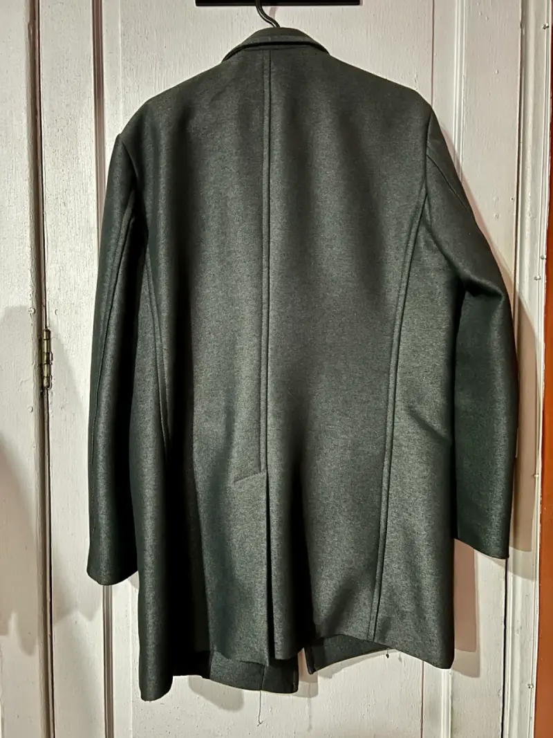 Abrigo gris oscuro elegante - 2