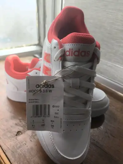 Zapatillas Adidas blancas y rosadas - miniatura 1