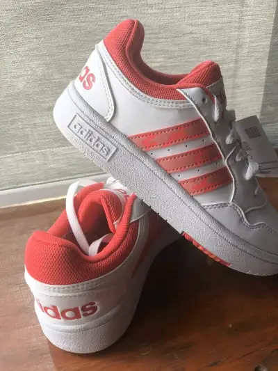 Zapatillas Adidas blancas y rosadas - miniatura 2