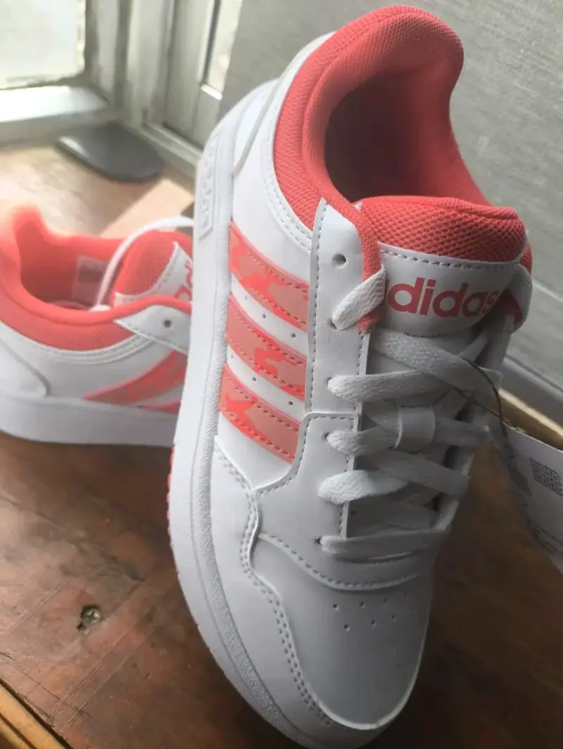 Zapatillas Adidas blancas y rosadas - 4