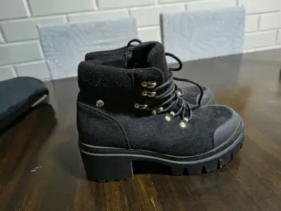 Botines negros de gamuza - miniatura 1