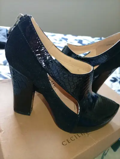 Zapatos de tacón negro brillantes - miniatura 1