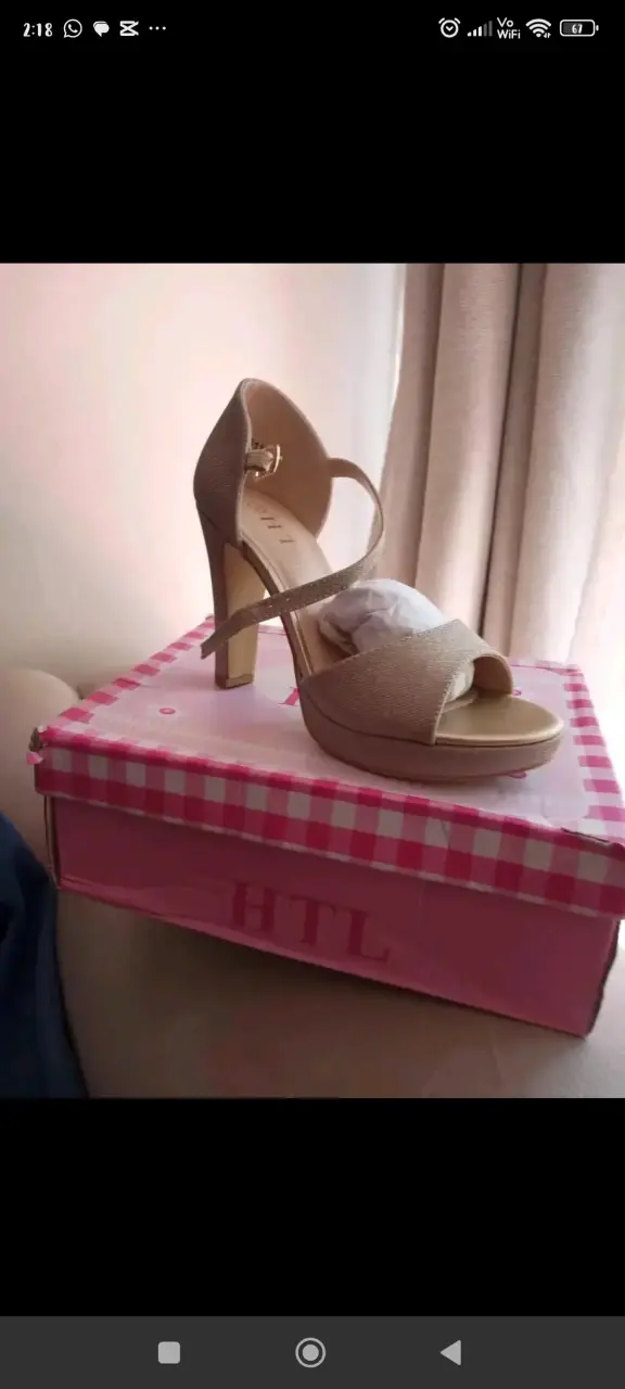 Tacones dorados con brillo - 2