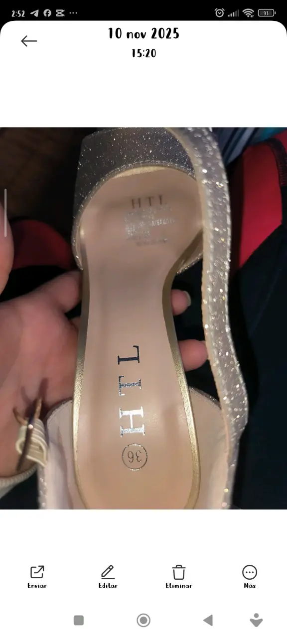 Tacones dorados con brillo - 4