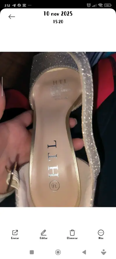 Tacones dorados con brillo - miniatura 4