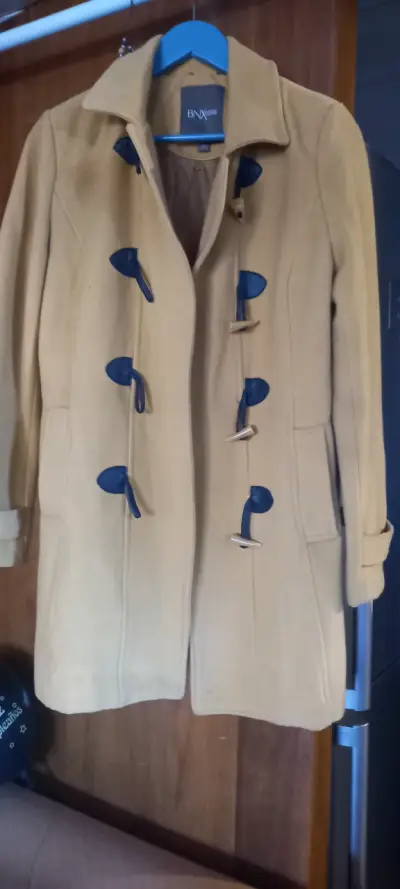 Abrigo camel con broches azul - miniatura 5