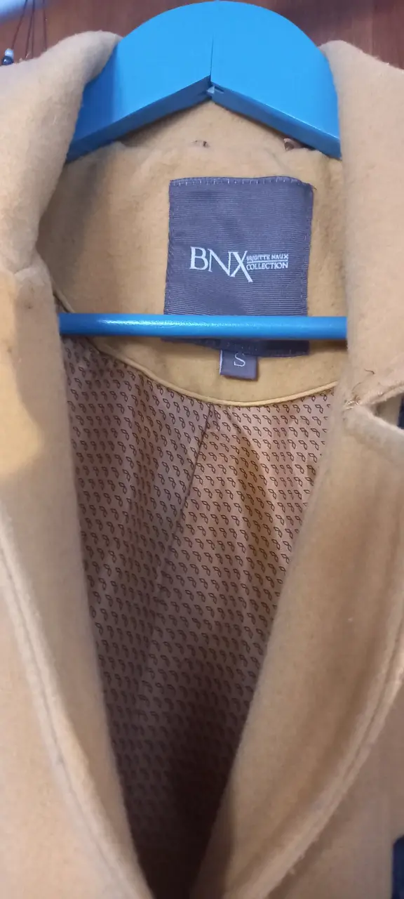 Abrigo camel con broches azul - 6