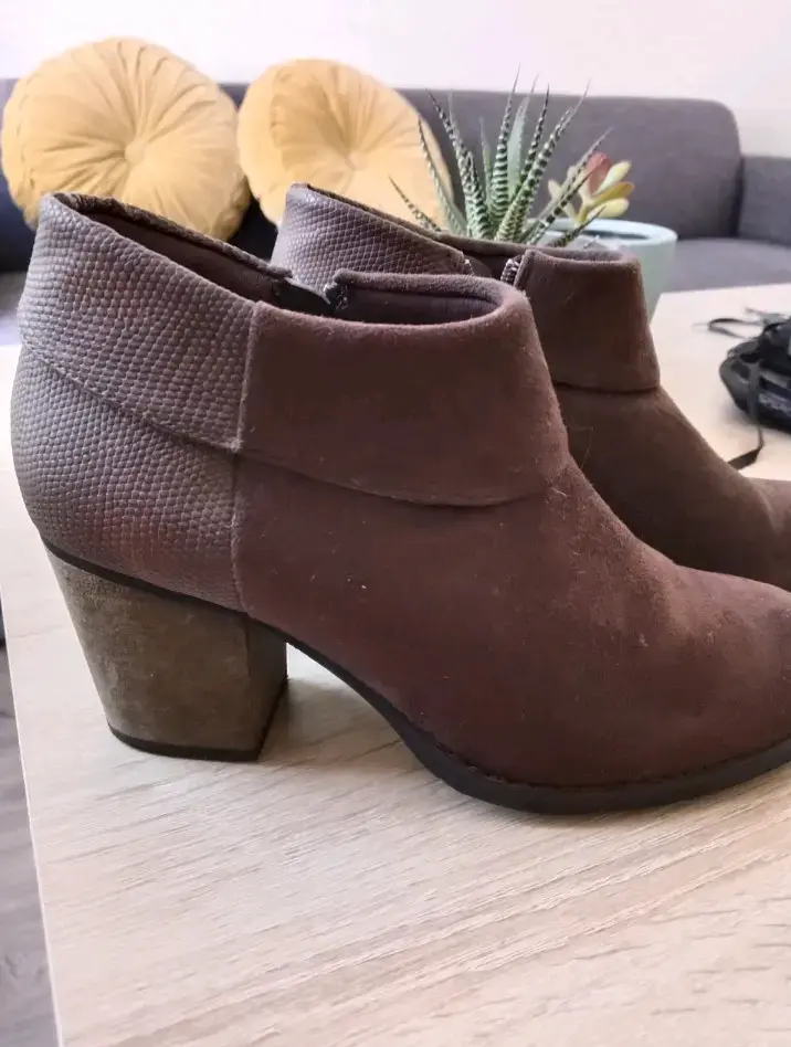 Botines de cuero marrón