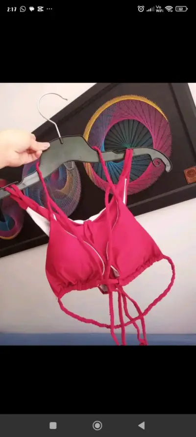 Bikini rojo con tirantes - miniatura 1