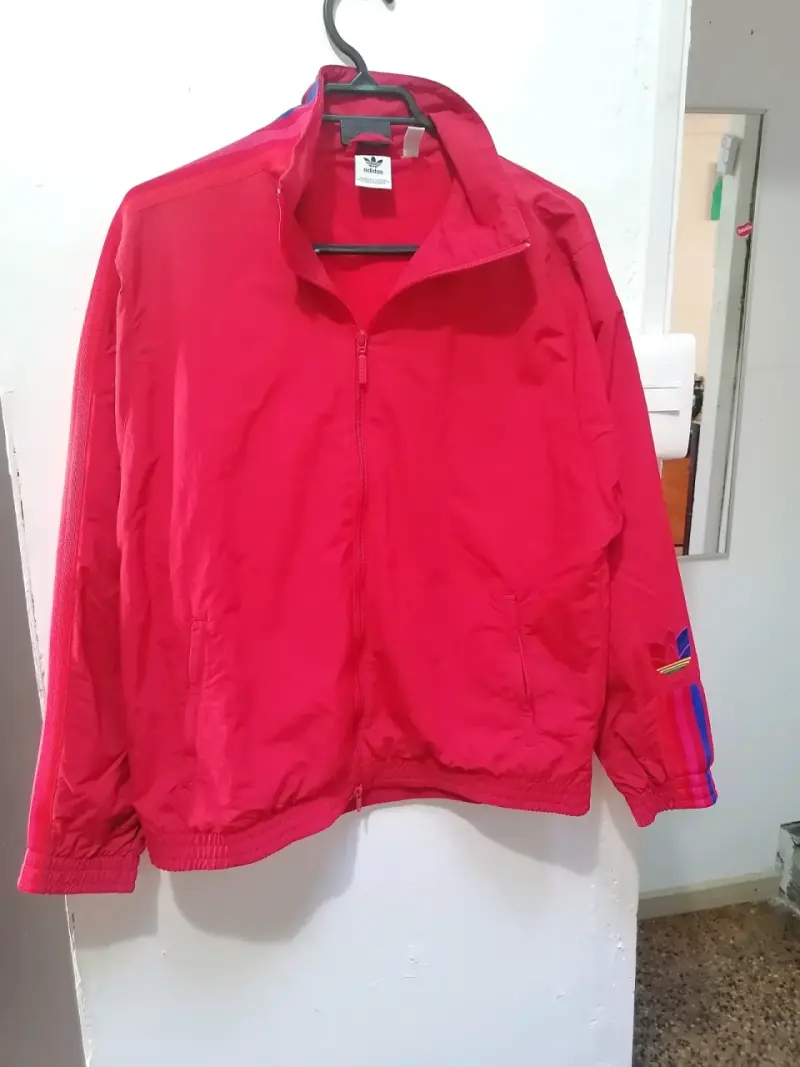 Chaqueta deportiva roja, Adidas talla M