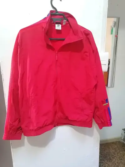 Chaqueta deportiva roja, Adidas talla M - miniatura 1