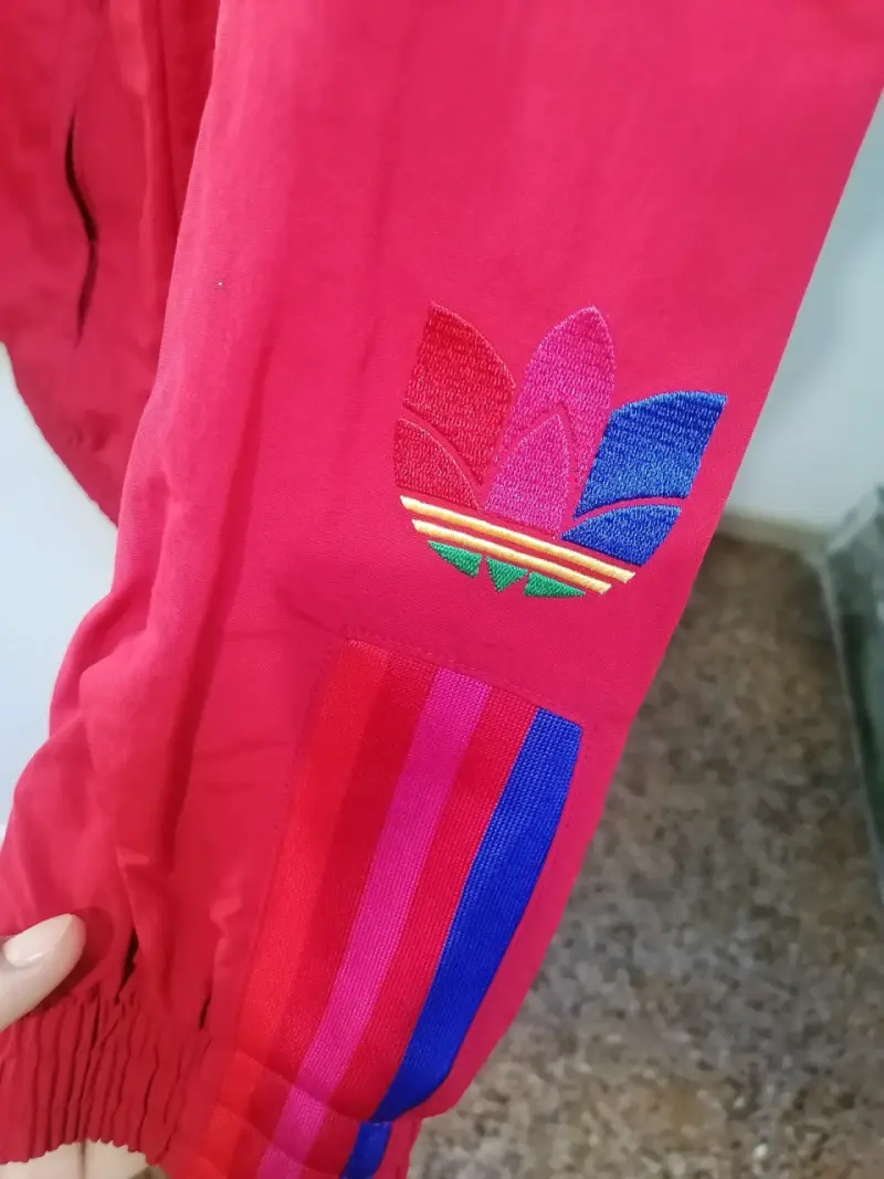 Chaqueta deportiva roja, Adidas talla M - 2