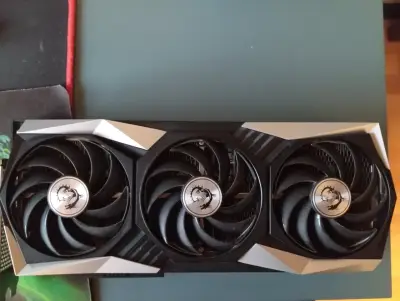 Tarjeta gráfica AMD Radeon RX 6800 XT 16GB - miniatura 2