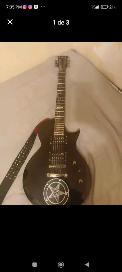 Guitarra eléctrica negra - miniatura 1
