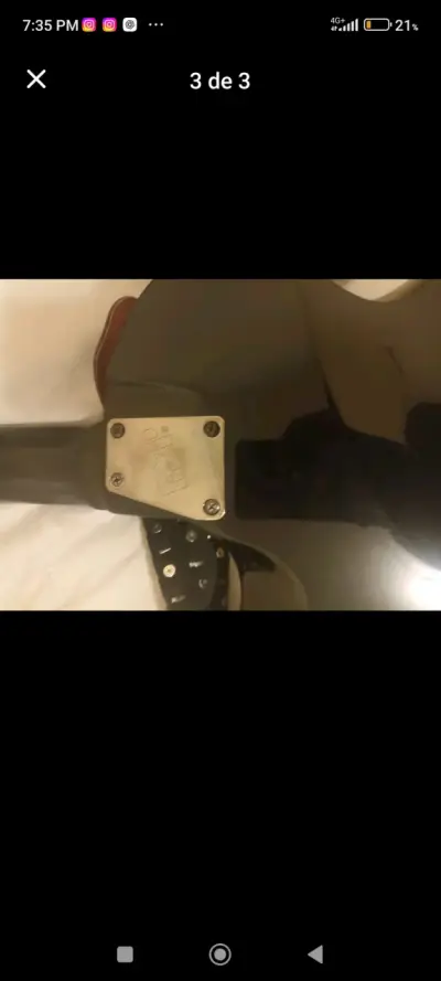 Guitarra eléctrica negra - miniatura 3