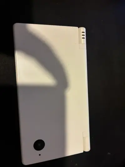 Nintendo DSi desbloqueada japonesa - miniatura 1