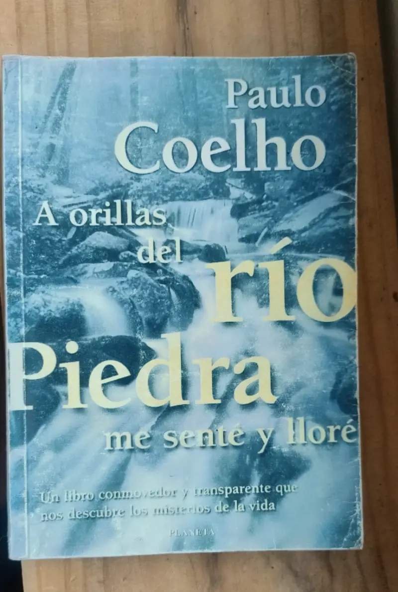 A orillas del río Piedra me senté y lloré.