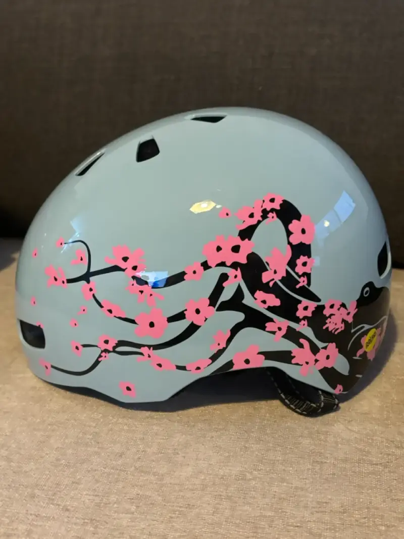 Casco de ciclismo Nutcase con diseño floral - 2