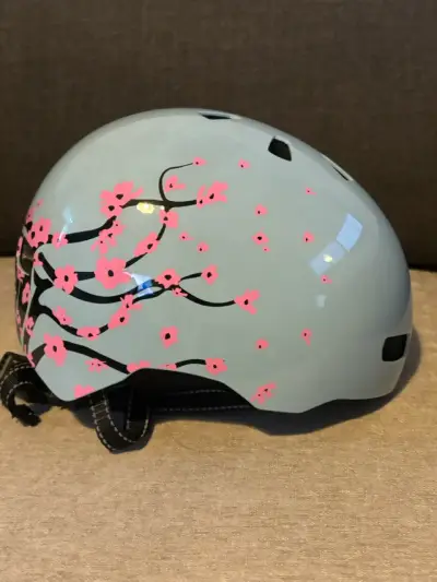 Casco de ciclismo Nutcase con diseño floral - miniatura 3