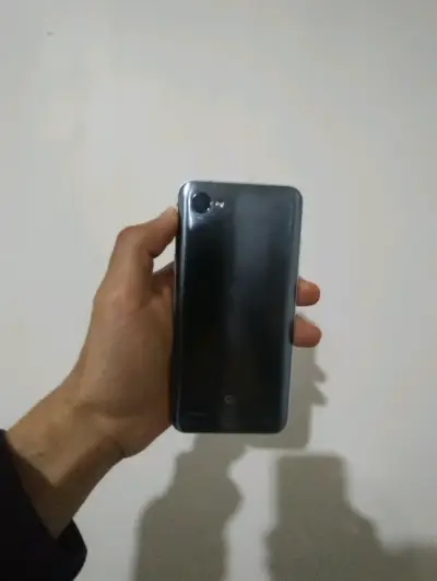Teléfono LG Q6 - 3gb ram - 32gb - Liberado - miniatura 2