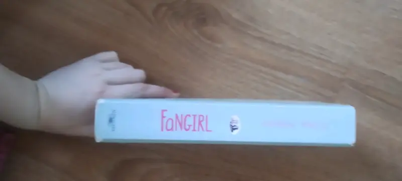 Libro Fangirl de Rainbow Rowell - 2