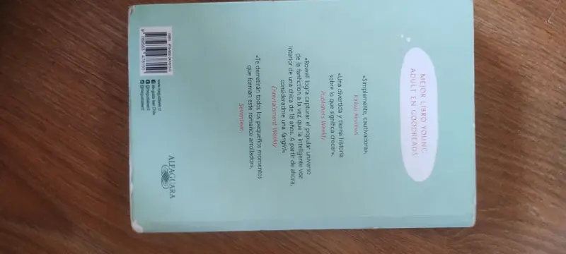 Libro Fangirl de Rainbow Rowell - 3