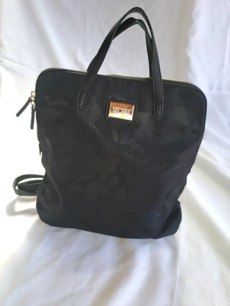 Mochila negra Secret