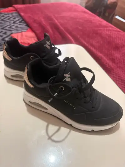 Zapatillas negras Skechers - miniatura 1