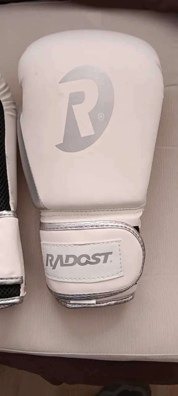 Guantes de boxeo blancos y negros - 2