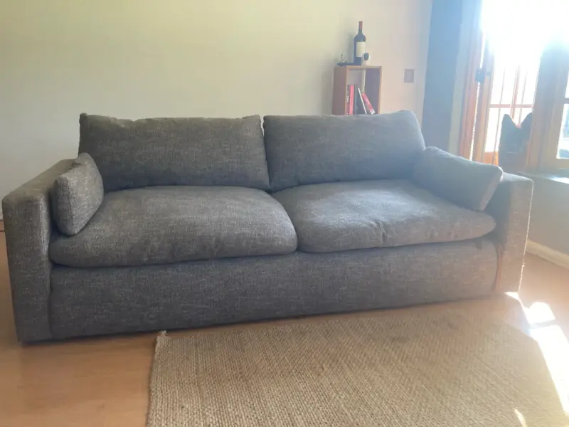 Sofá gris moderno - 2