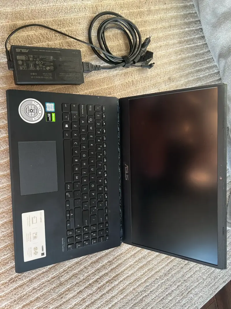 Notebook ASUS con cargador