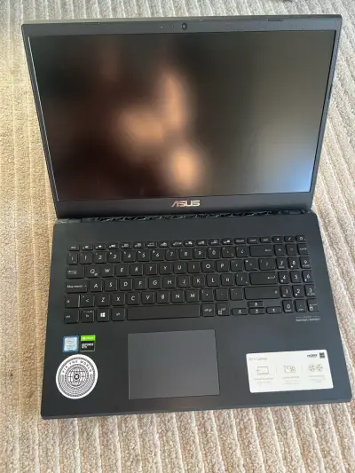 Notebook ASUS con cargador - miniatura 4