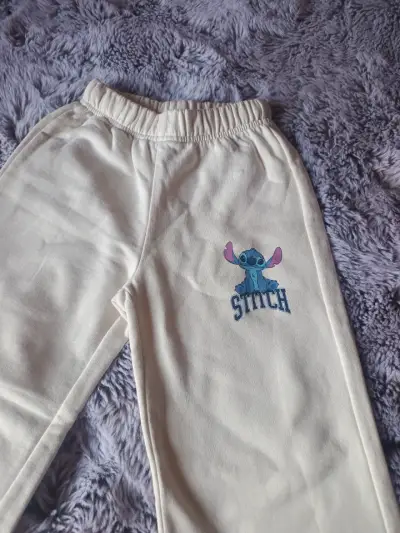 Pantalones beige Stitch niña - miniatura 2