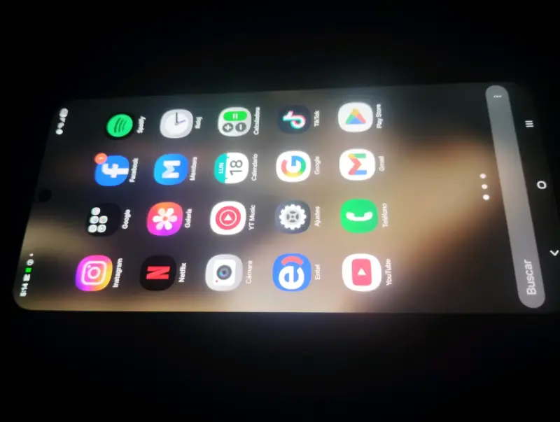 Teléfono Samsung gris oscuro - 3