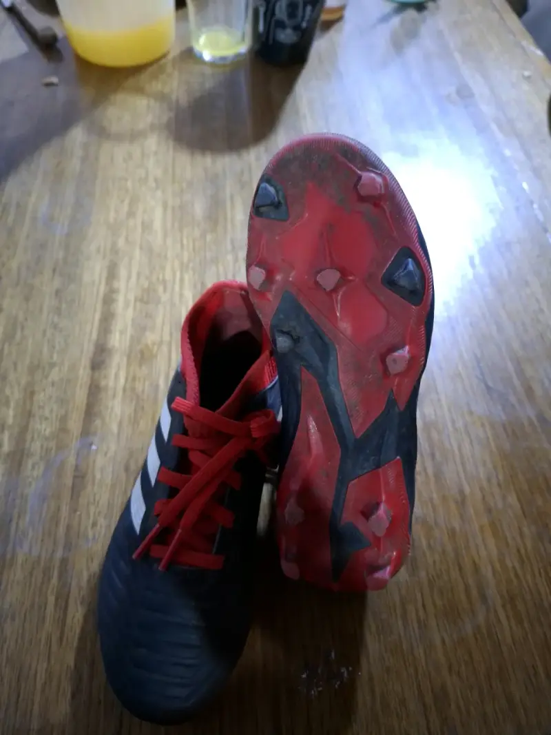 Zapatillas deportivas negras y rojas - 2