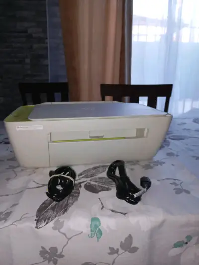 Impresora HP DeskJet 1050 - miniatura 2