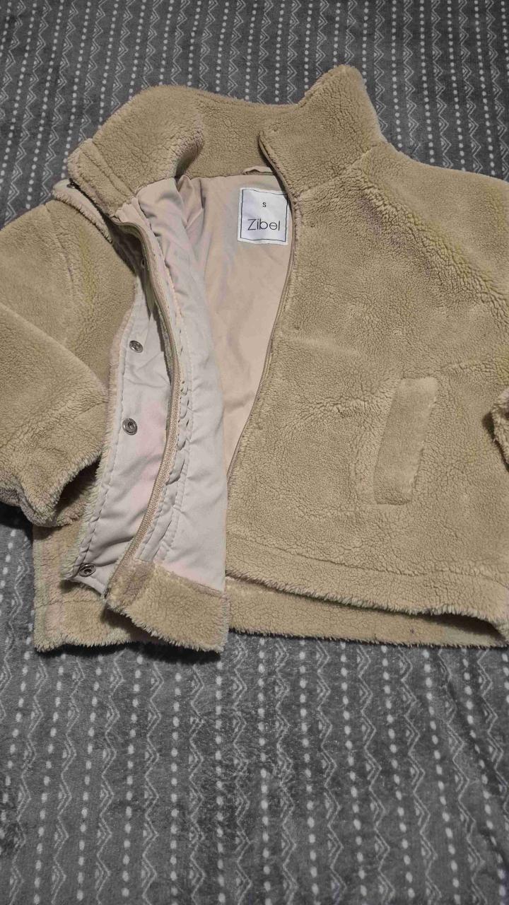 Chaquetas de felpa beige. Corderito y ecocuero - 2