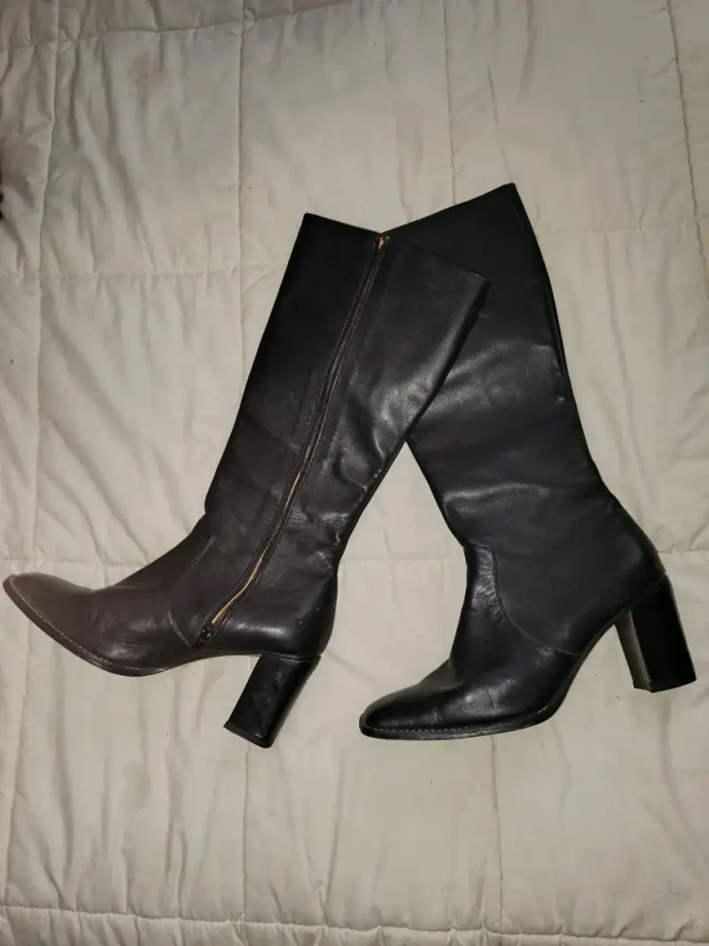 Botas negras de cuero con tacón