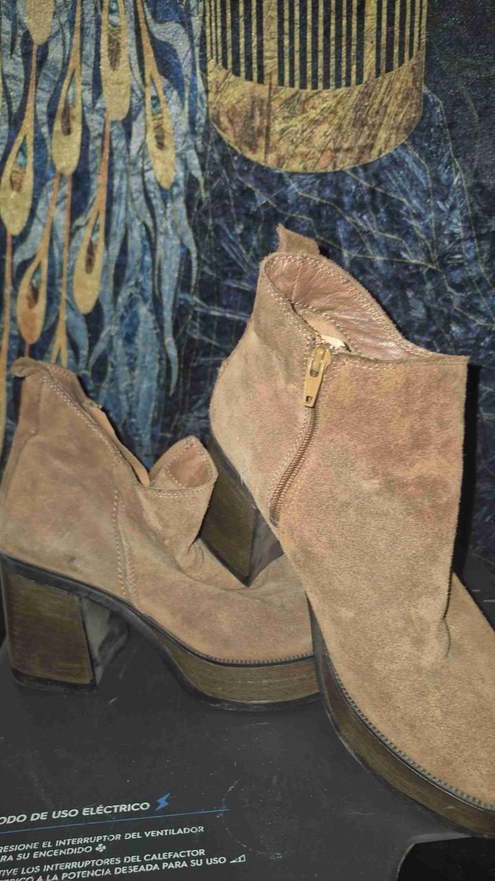 Botines de gamuza marrón con taco