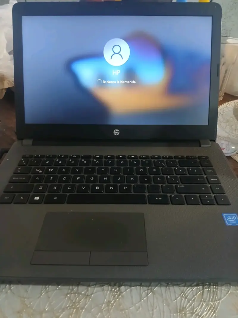Laptop HP 240 G6 4gb RAM.