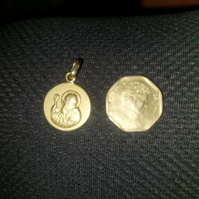 Medalla religiosa dorada - 4